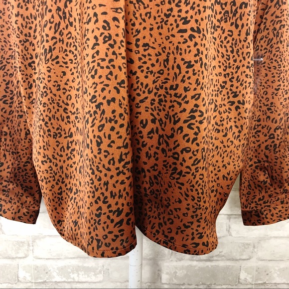 BISHOP + YOUNG Denali Leopard Print Long Sleeve Blouse Size Large - Picture 7 of 16